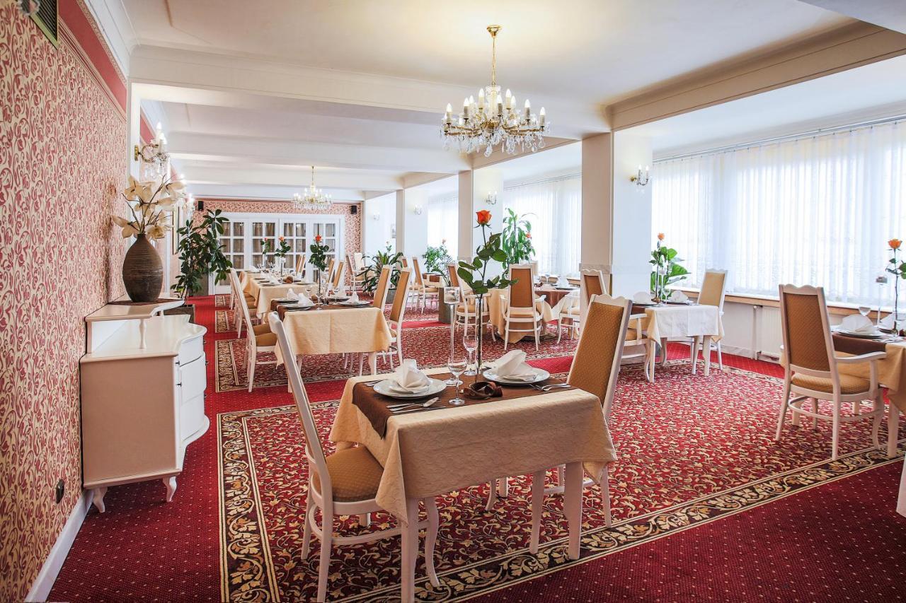 Hotel Ostrov Нимбурк Екстер'єр фото