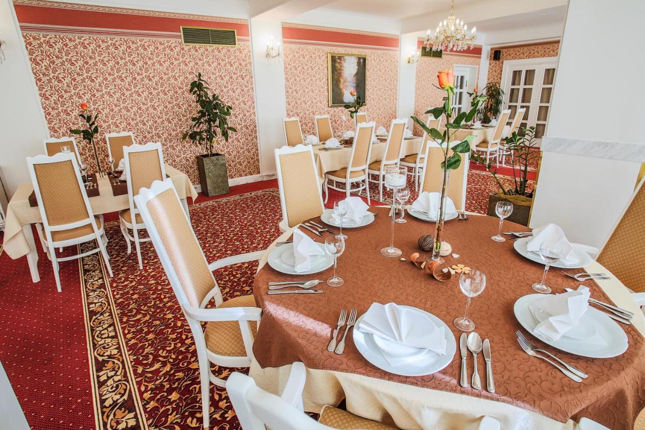 Hotel Ostrov Нимбурк Екстер'єр фото